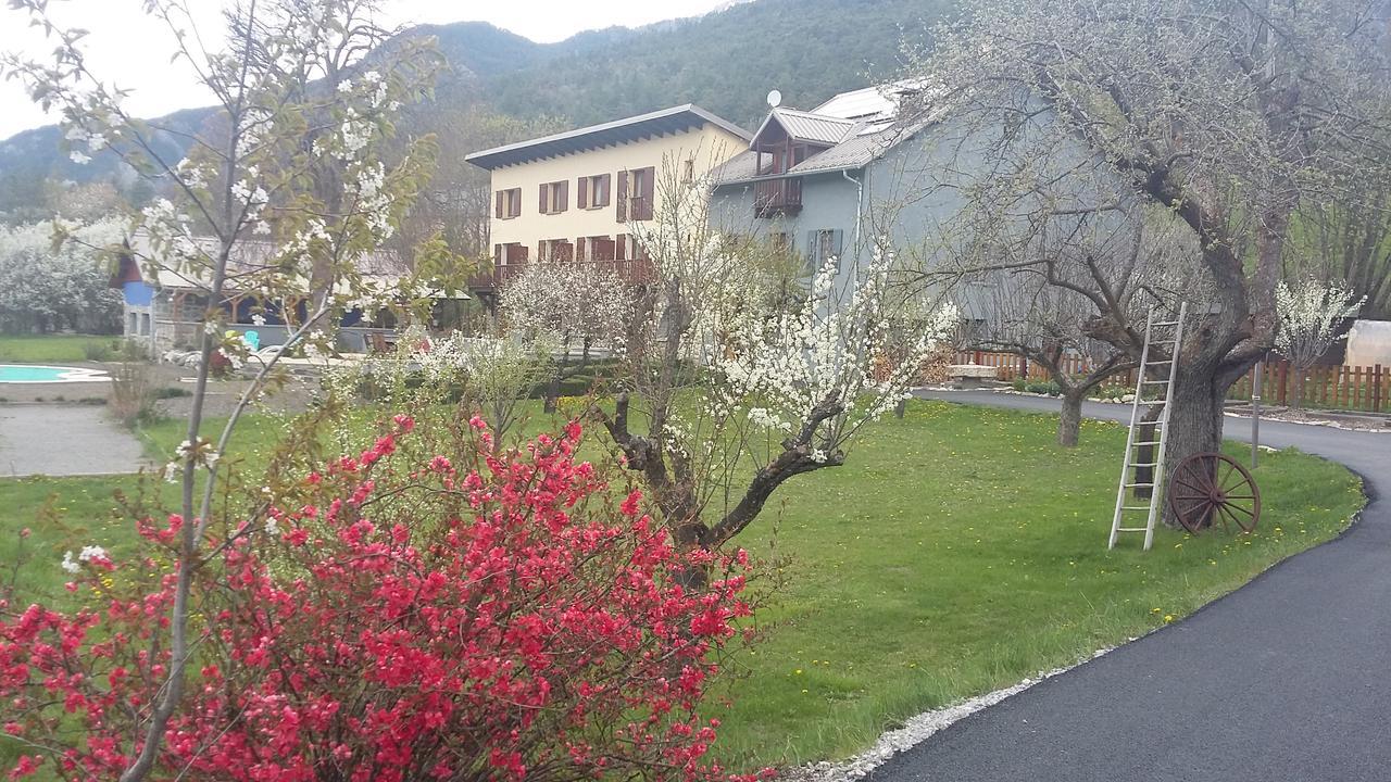 L'Escale En Ubaye Bed and Breakfast Saint-Pons  Eksteriør billede